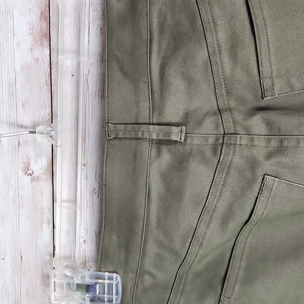 Loft, Olive Green, 0337, Women's straight mini skirt. Back split, SZ 4 - Picture 8 of 8